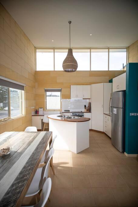 Surf Break At Bayview Villas Sea View Port Campbell Exterior photo